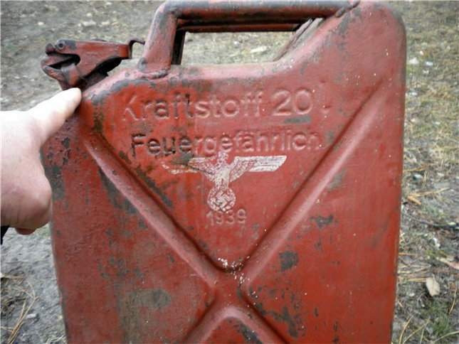 found-wwii-german-jerrycan-06.jpg